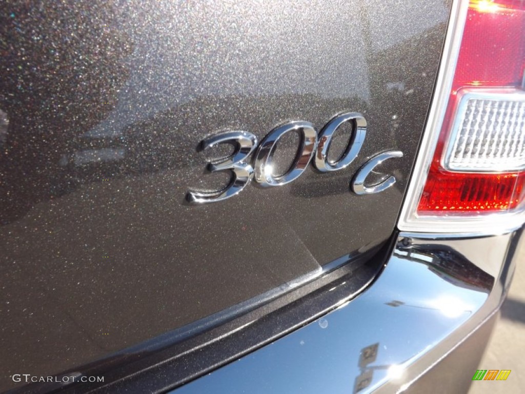 2013 Chrysler 300 C Marks and Logos Photos