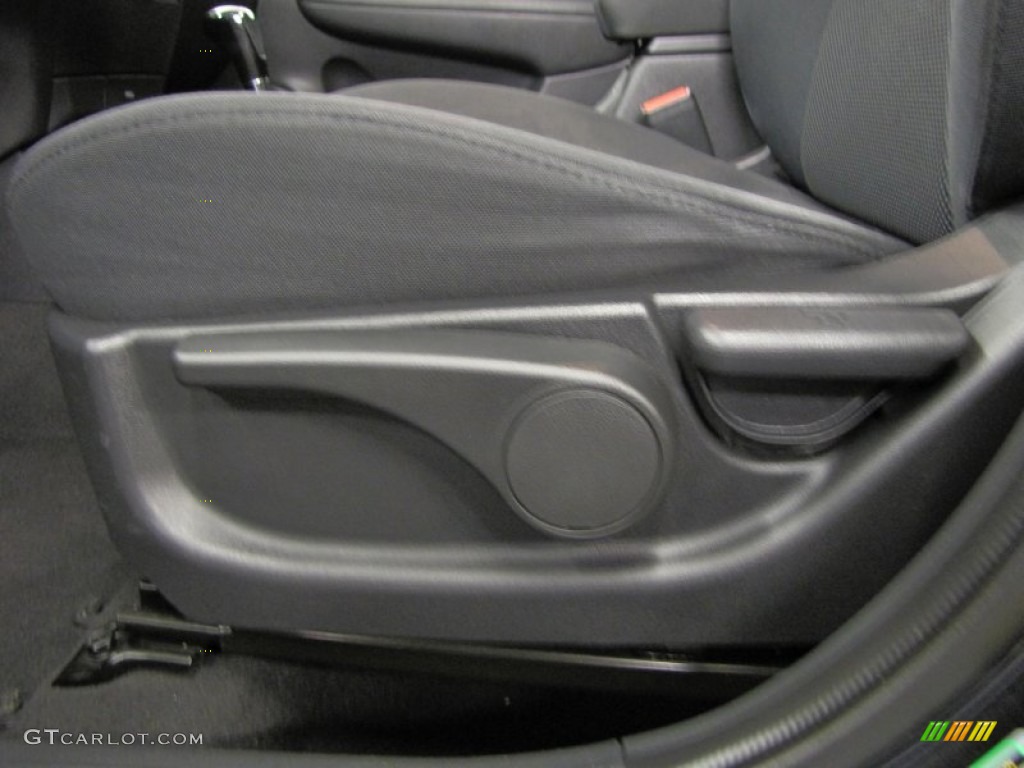 2009 Elantra Touring - Black Pearl / Black photo #13