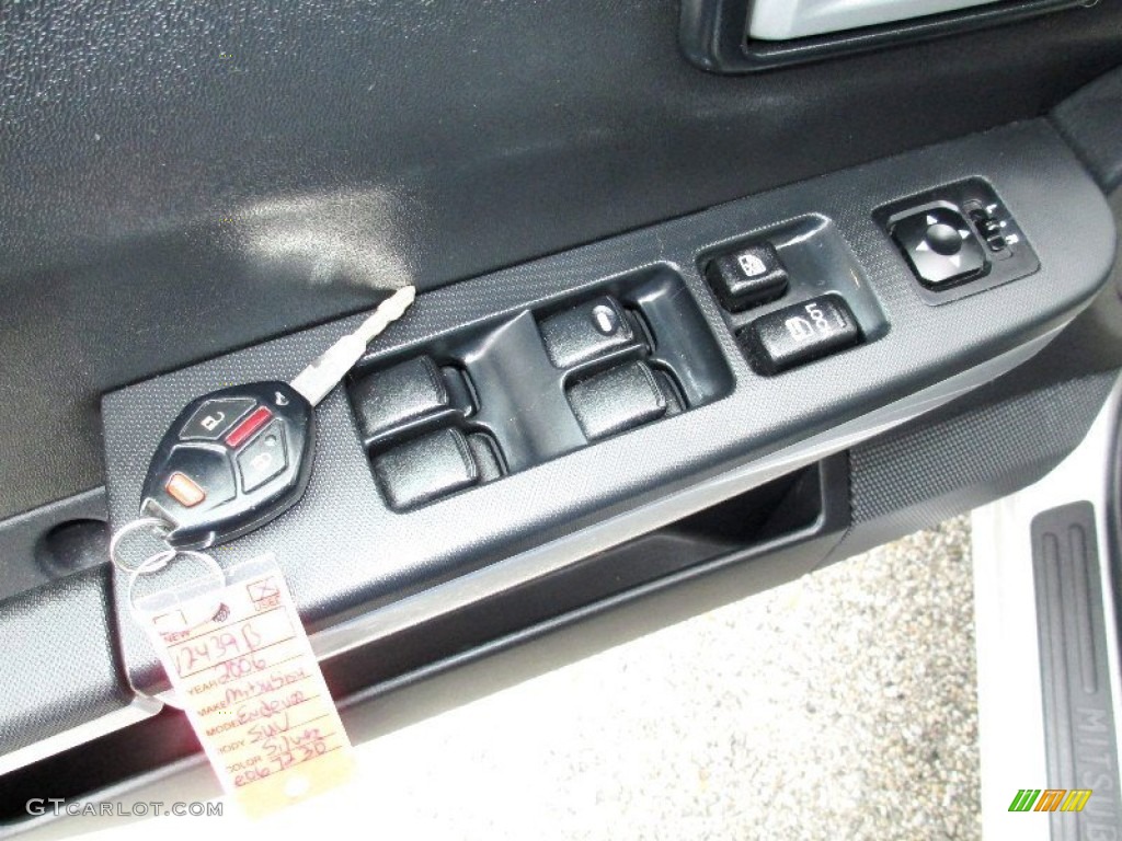 2006 Mitsubishi Endeavor LS AWD Controls Photos