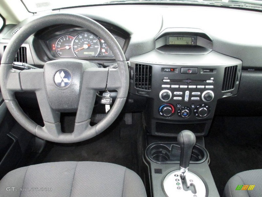 2006 Mitsubishi Endeavor LS AWD Dashboard Photos