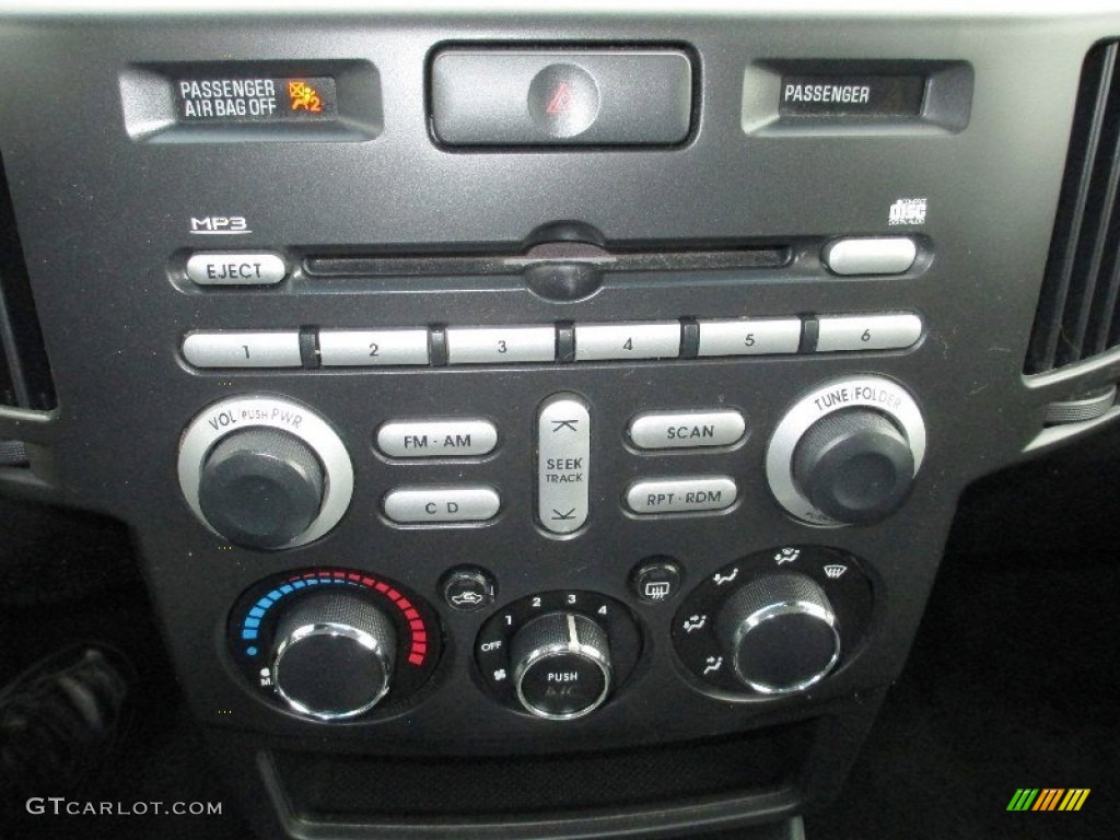 2006 Mitsubishi Endeavor LS AWD Audio System Photos