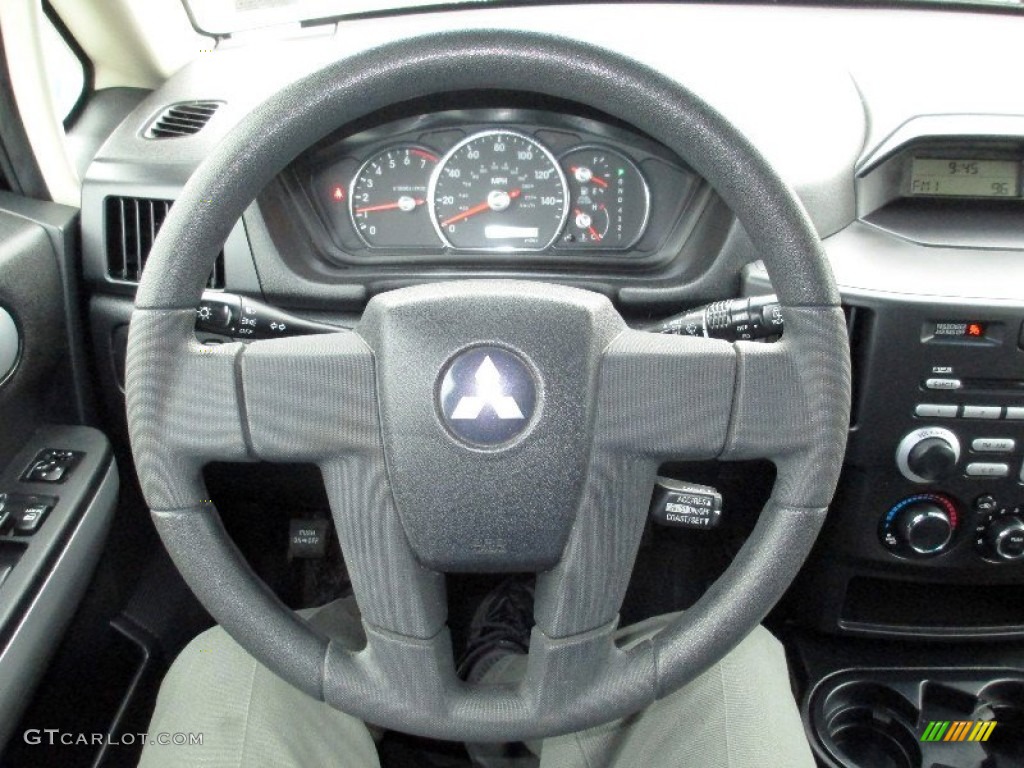 2006 Mitsubishi Endeavor LS AWD Charcoal Steering Wheel Photo #72988152