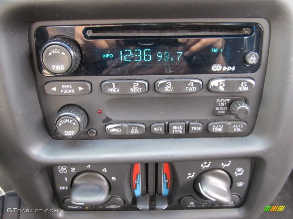 2002 Chevrolet Monte Carlo LS Audio System Photos