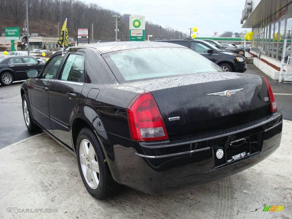 2005 300 Touring AWD - Brilliant Black Crystal Pearl / Dark Slate Gray/Medium Slate Gray photo #2