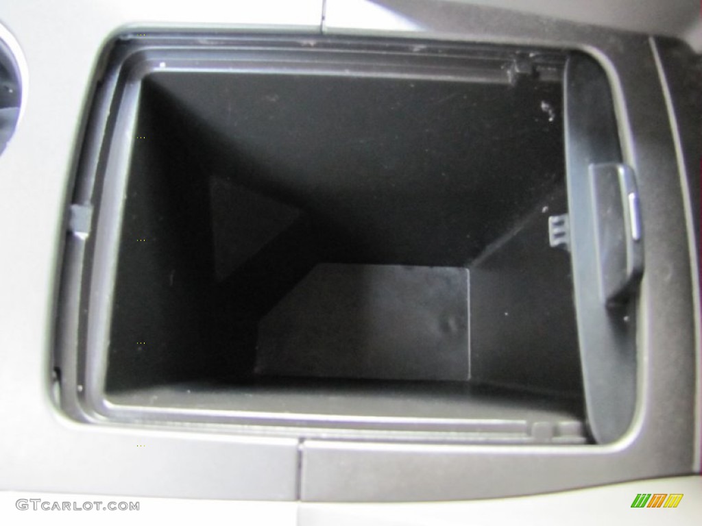 2011 Traverse LS AWD - Silver Ice Metallic / Dark Gray/Light Gray photo #24