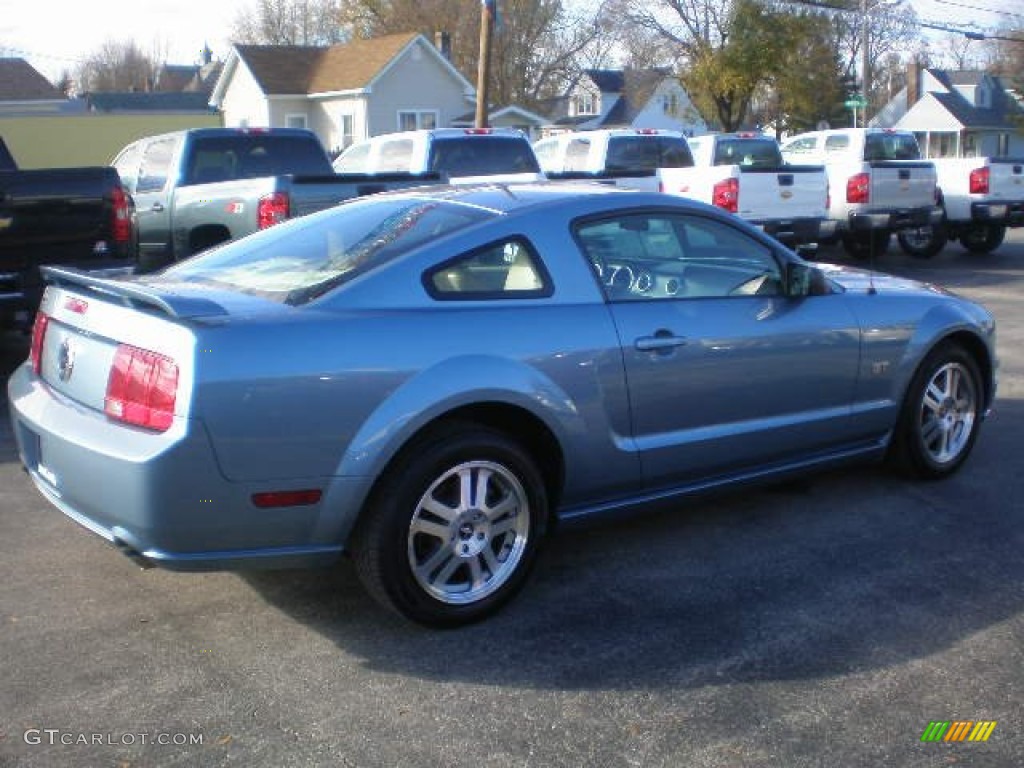 2006 Mustang GT Premium Coupe - Windveil Blue Metallic / Light Parchment photo #2