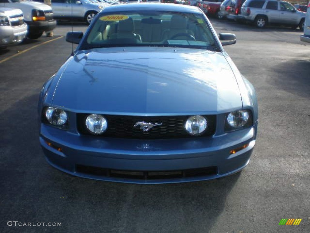 2006 Mustang GT Premium Coupe - Windveil Blue Metallic / Light Parchment photo #5