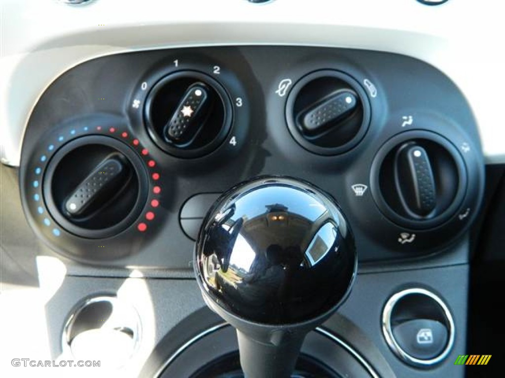 2013 Fiat 500 Pop Controls Photo #73000753