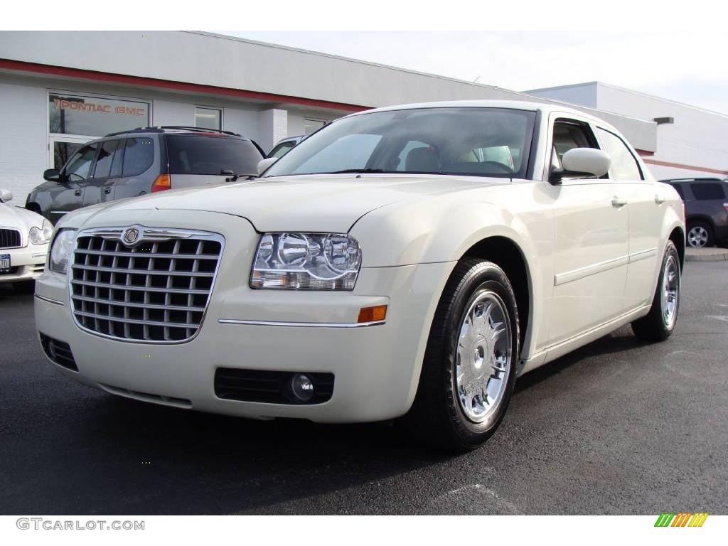 Cool Vanilla Chrysler 300