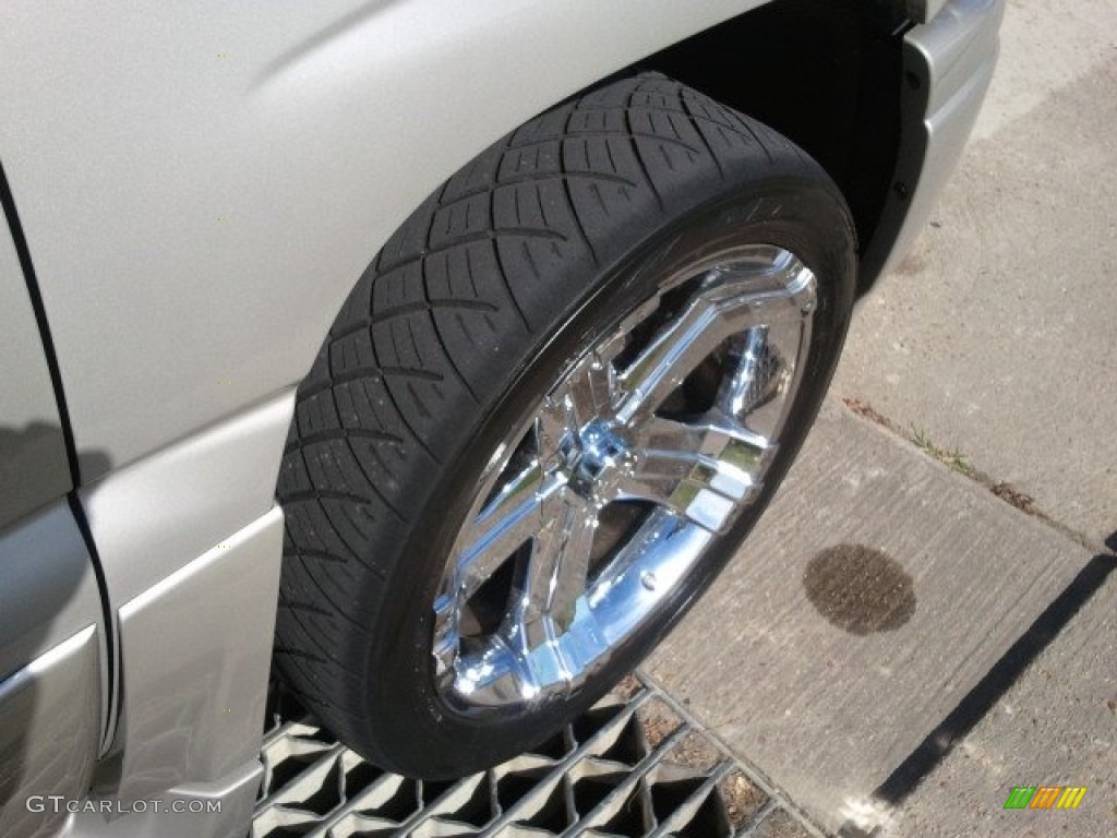 2004 Yukon Denali AWD - Silver Birch Metallic / Stone Gray photo #12