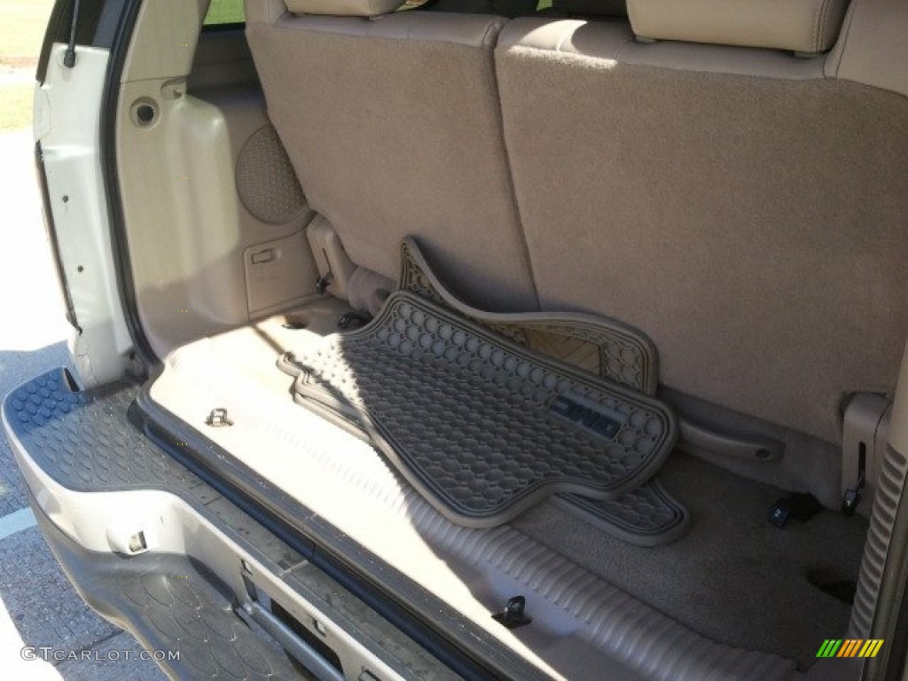 2004 Yukon Denali AWD - Silver Birch Metallic / Stone Gray photo #18