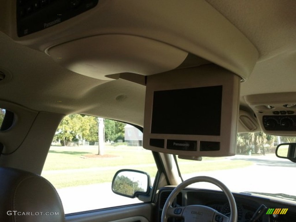 2004 Yukon Denali AWD - Silver Birch Metallic / Stone Gray photo #20