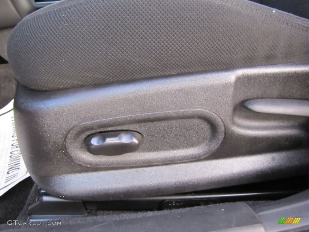 2008 Pontiac Grand Prix Sedan Controls Photo #73002555
