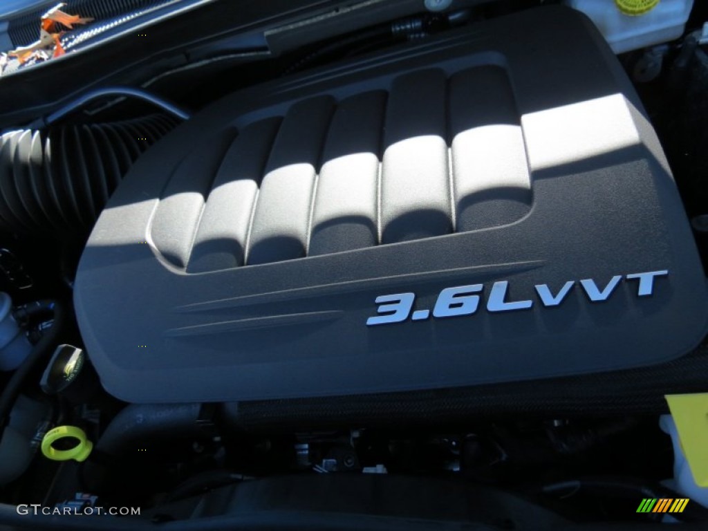 2013 Town & Country Touring - L - Crystal Blue Pearl / Dark Frost Beige/Medium Frost Beige photo #11