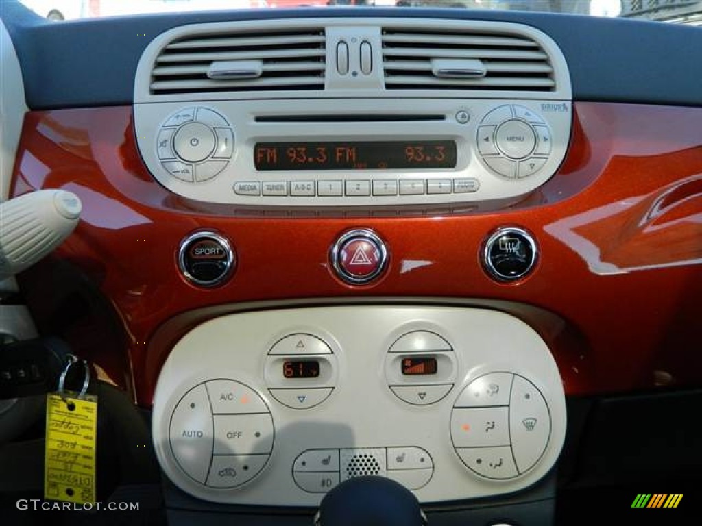 2013 Fiat 500 Lounge Controls Photo #73005132