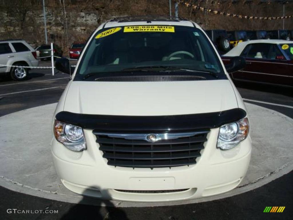 2007 Town & Country Touring - Stone White / Medium Slate Gray photo #7