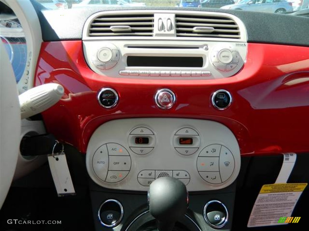 2013 Fiat 500 Lounge Controls Photo #73010471