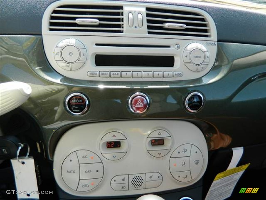 2013 Fiat 500 Lounge Controls Photo #73010657