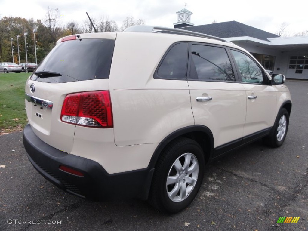 2011 Sorento LX - White Sand Beige / Black photo #6