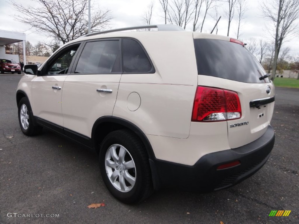 2011 Sorento LX - White Sand Beige / Black photo #8