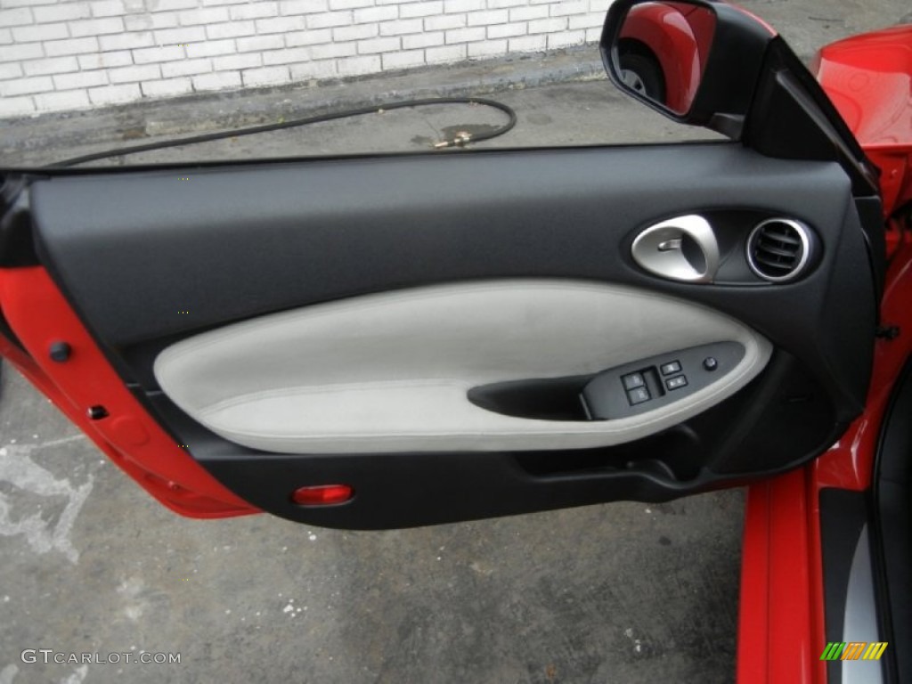 2009 Nissan 370Z Sport Touring Coupe Gray Leather Door Panel Photo #73019378