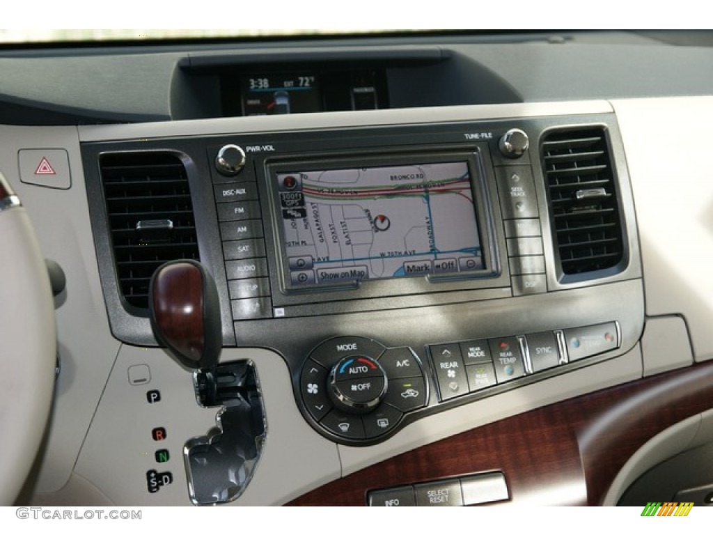 2013 Toyota Sienna Limited AWD Controls Photos