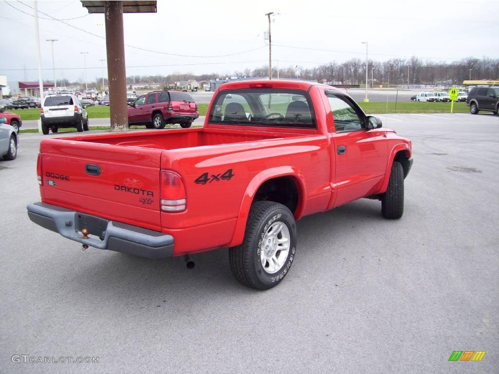 2004 Dakota SXT Regular Cab 4x4 - Flame Red / Dark Slate Gray photo #3