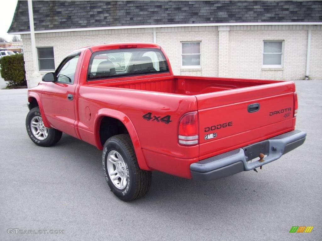 2004 Dakota SXT Regular Cab 4x4 - Flame Red / Dark Slate Gray photo #4