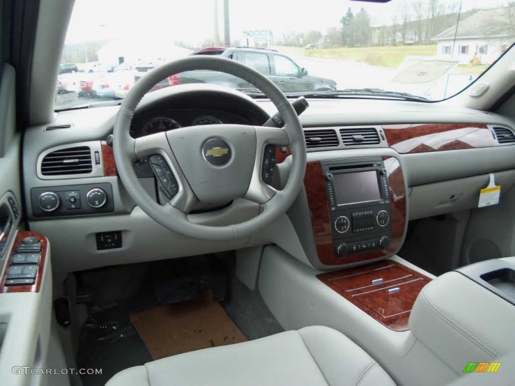 2013 Chevrolet Avalanche LTZ 4x4 Black Diamond Edition Dashboard Photos