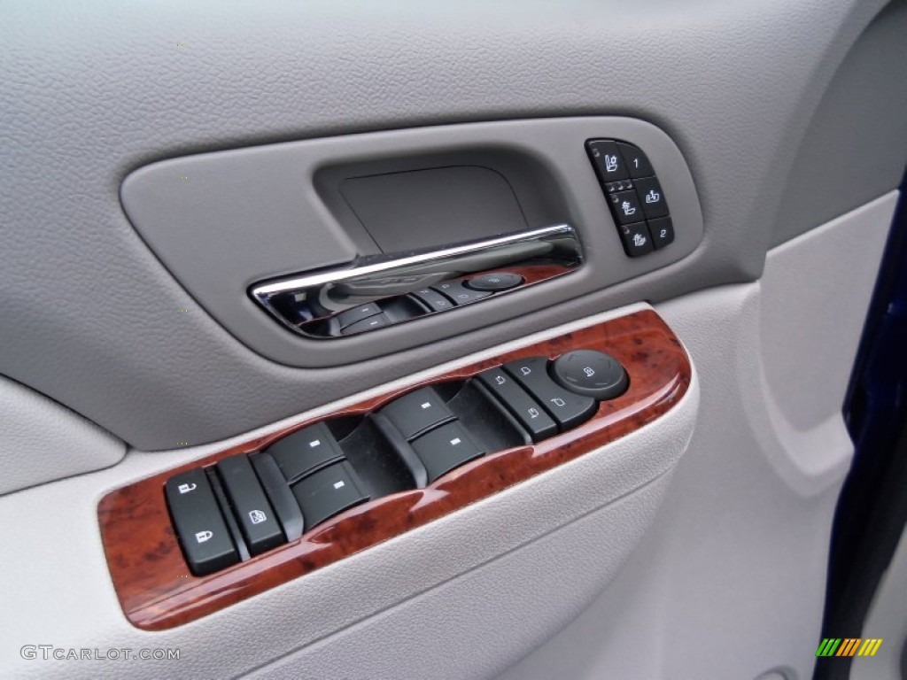 2013 Chevrolet Avalanche LTZ 4x4 Black Diamond Edition Controls Photo #73024791
