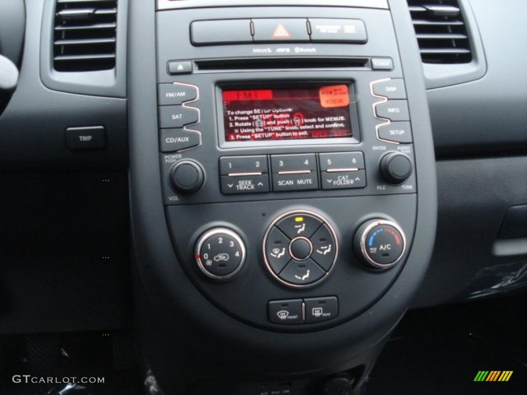 2013 Kia Soul 1.6 Controls Photo #73029217