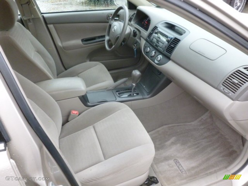 Taupe Interior 2005 Toyota Camry LE Photo #73030990
