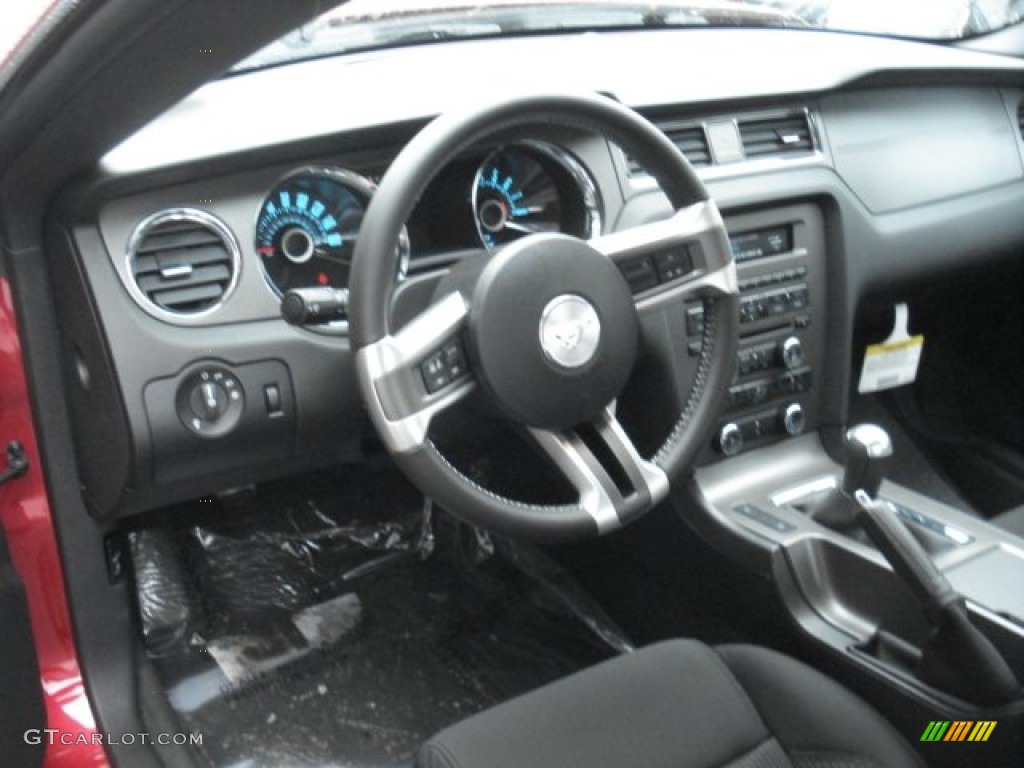 2013 Ford Mustang GT Coupe Charcoal Black Dashboard Photo #73034522