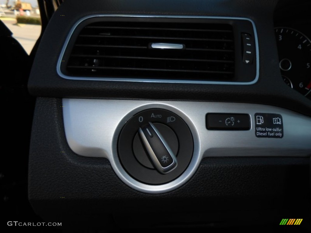 2013 Passat TDI SE - Opera Red Metallic / Titan Black photo #21