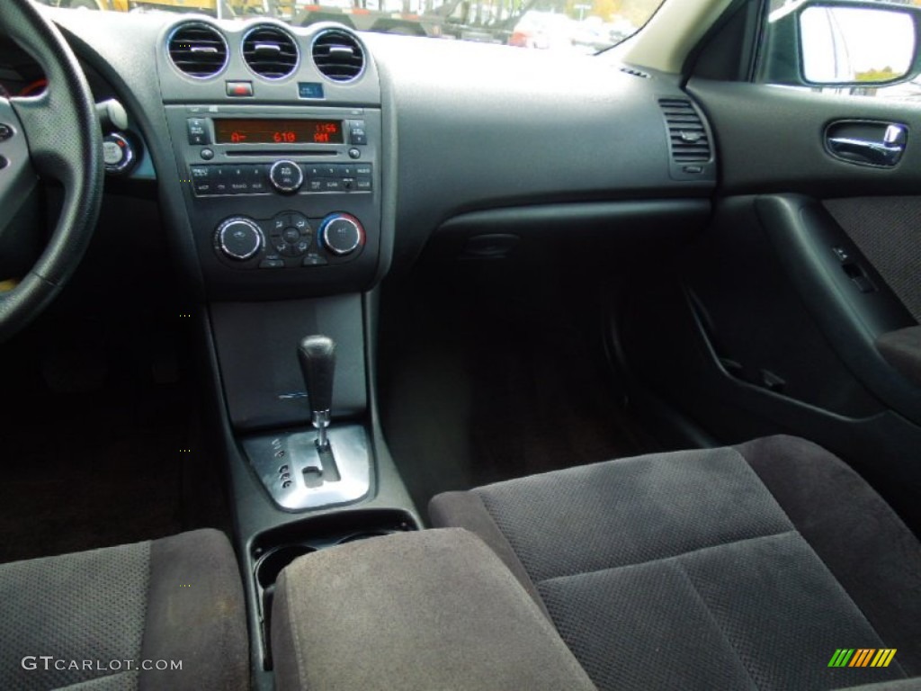 2008 Altima 2.5 S - Super Black / Charcoal photo #19