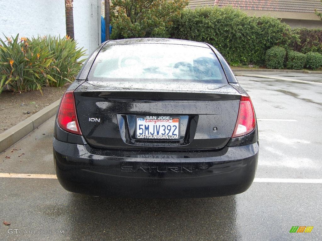 2005 ION 2 Sedan - Black Onyx / Gray photo #8