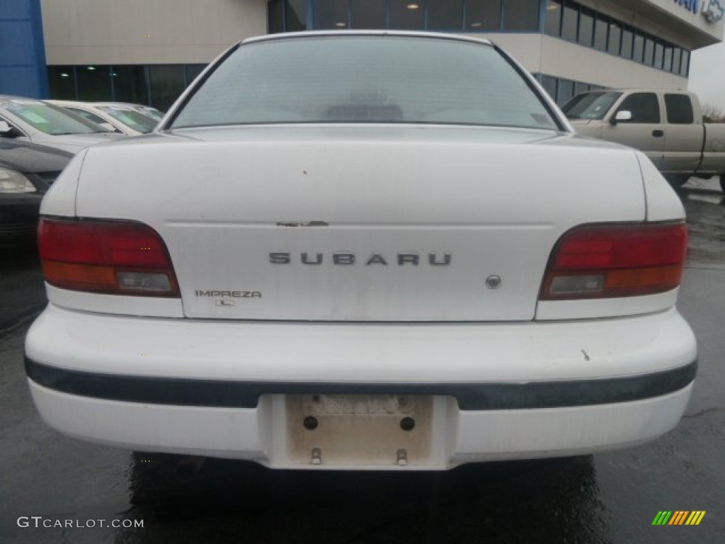 1993 Impreza L Sedan - Glacier White / Beige photo #3