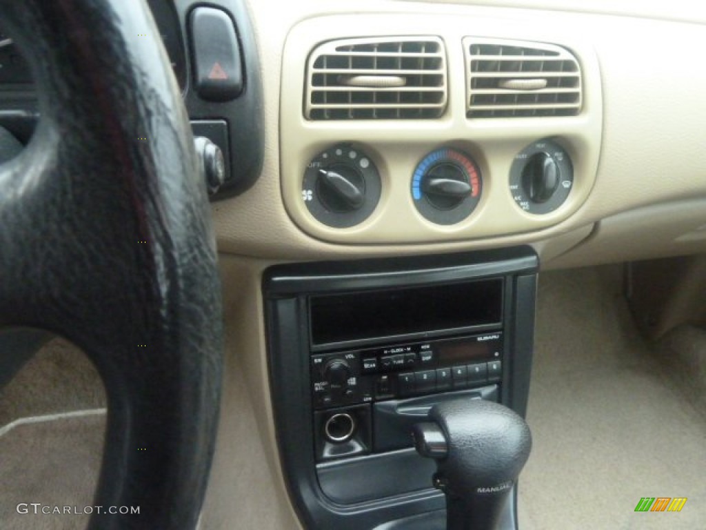 1993 Impreza L Sedan - Glacier White / Beige photo #13