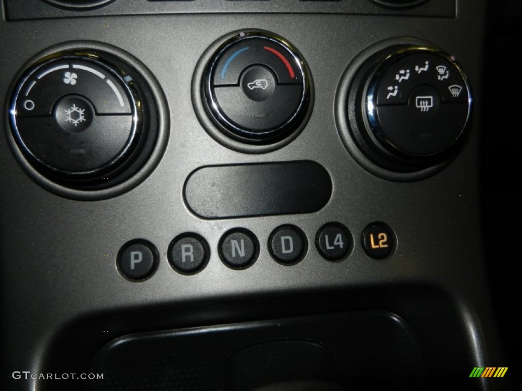 2006 Pontiac Torrent AWD Controls Photo #73049031