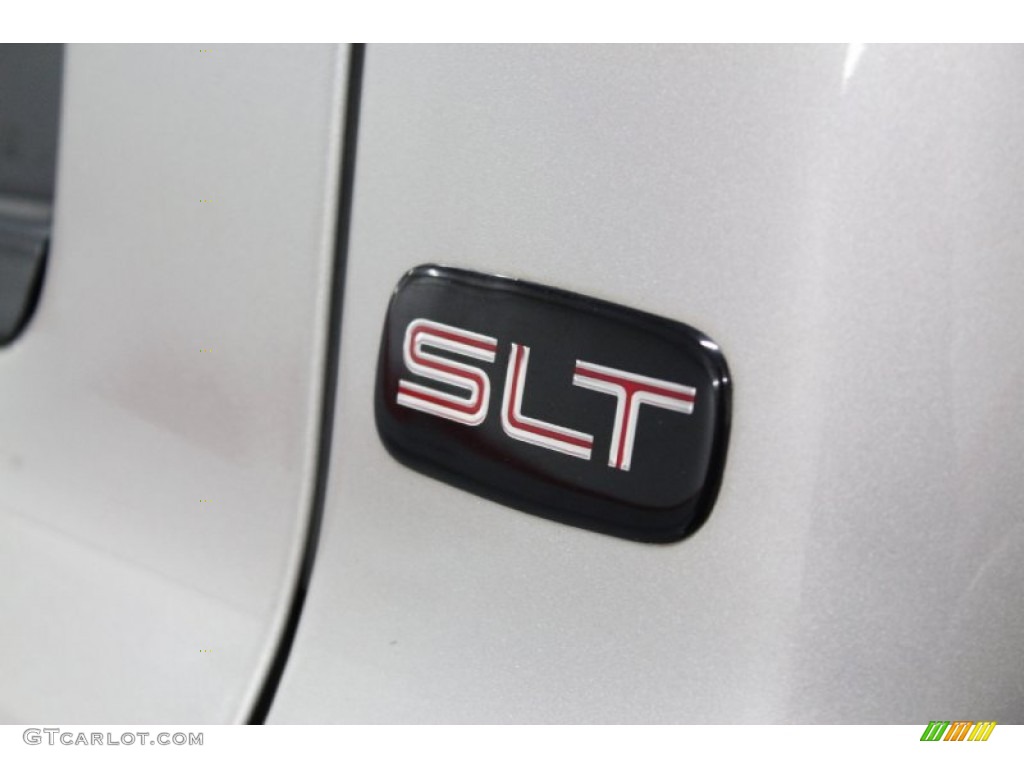 2005 GMC Sierra 2500HD SLT Crew Cab 4x4 Marks and Logos Photos