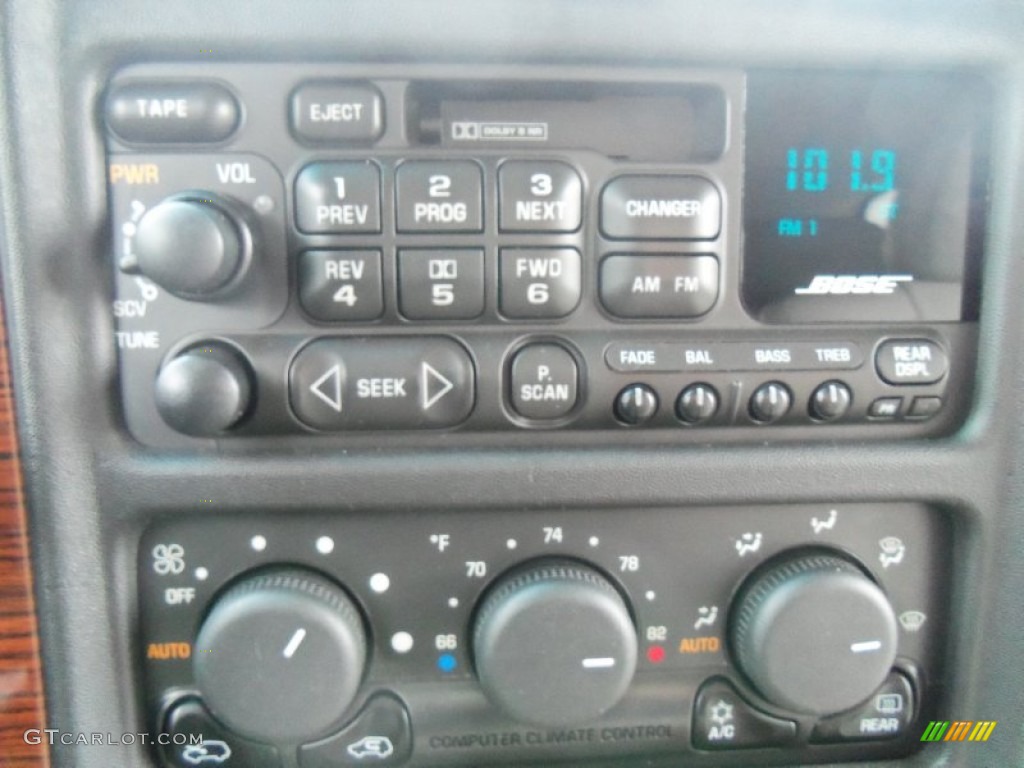 2002 Cadillac Escalade AWD Controls Photo #73052431