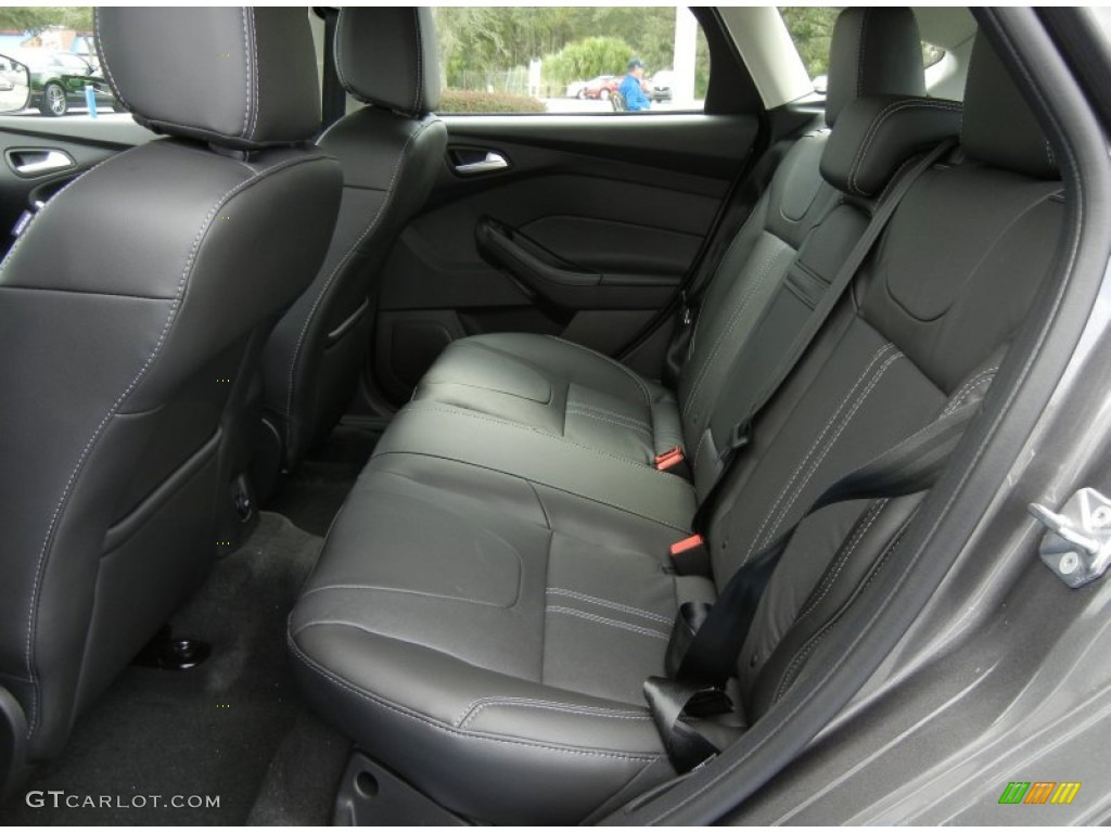 2013 Ford Focus SE Hatchback Rear Seat Photo #73055739