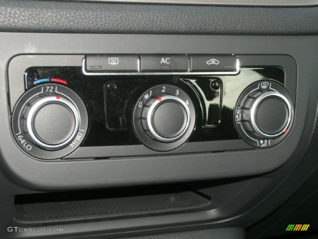 2011 Volkswagen Tiguan S 4Motion Controls Photos