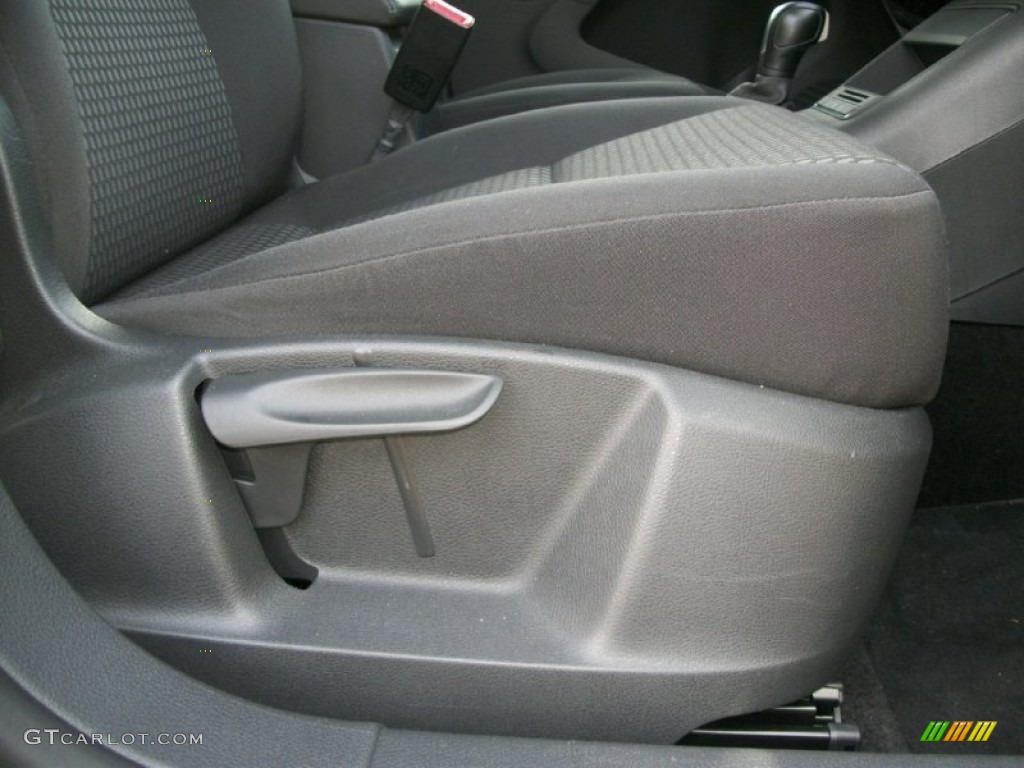 2011 Tiguan S 4Motion - Alpine Gray Metallic / Charcoal photo #24
