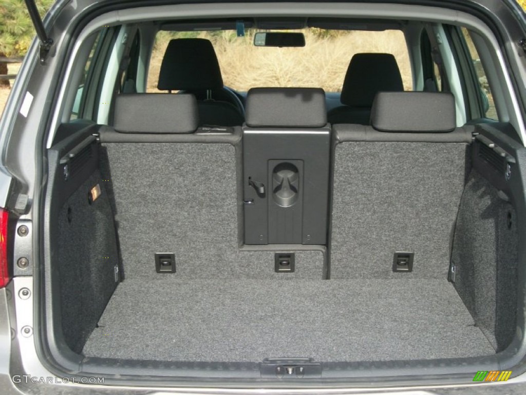 2011 Volkswagen Tiguan S 4Motion Trunk Photos