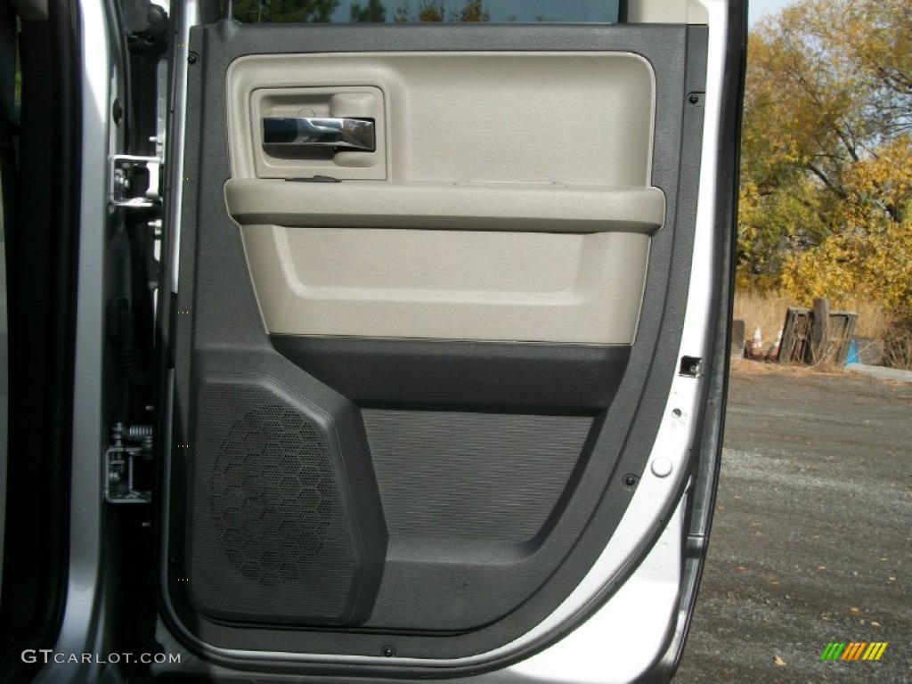 2011 Ram 1500 SLT Quad Cab 4x4 - Bright Silver Metallic / Dark Slate Gray/Medium Graystone photo #26