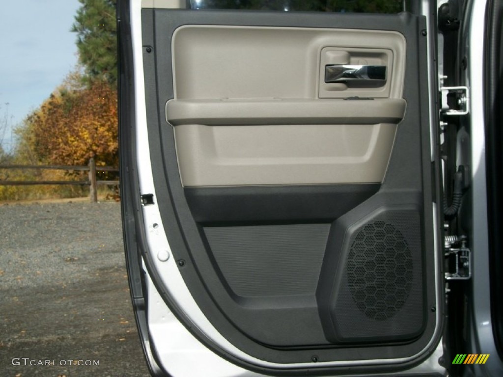 2011 Ram 1500 SLT Quad Cab 4x4 - Bright Silver Metallic / Dark Slate Gray/Medium Graystone photo #28