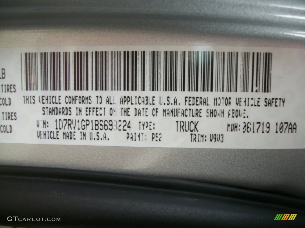 2011 Ram 1500 SLT Quad Cab 4x4 - Bright Silver Metallic / Dark Slate Gray/Medium Graystone photo #32