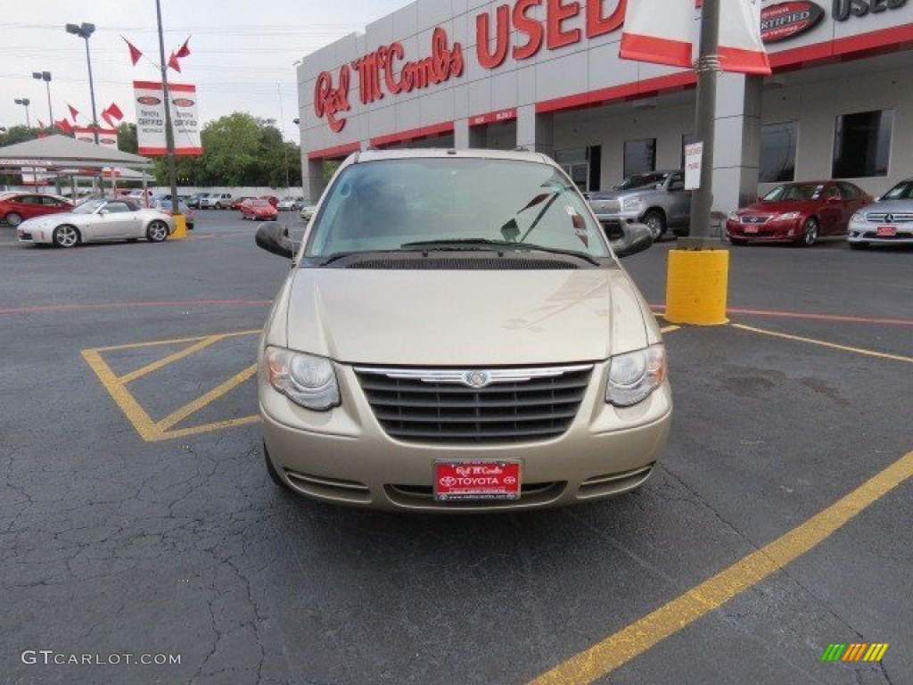 2007 Town & Country LX - Linen Gold Metallic / Dark Khaki/Light Graystone photo #2