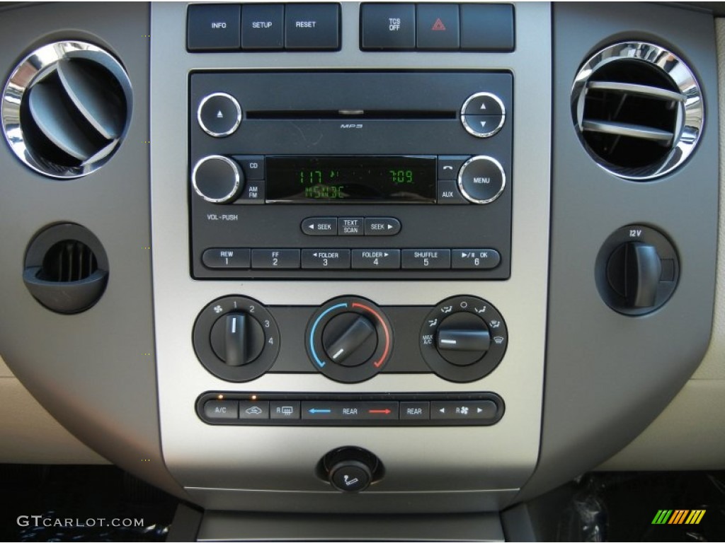 2013 Ford Expedition King Ranch Controls Photo #73060926